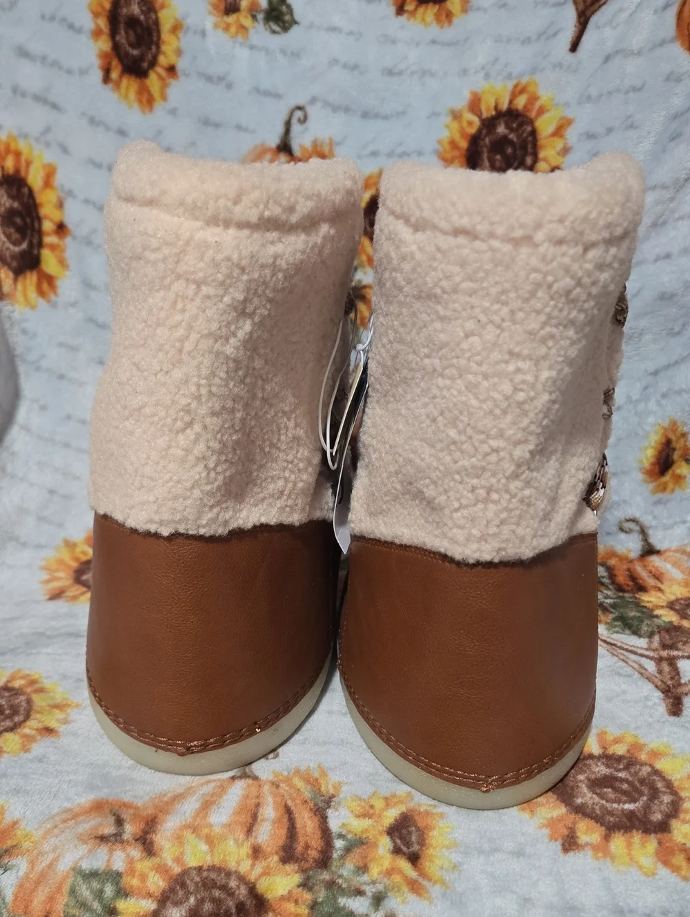 Universal Thread Cream Sherpa Winter Ankle Boots with Brown Trim